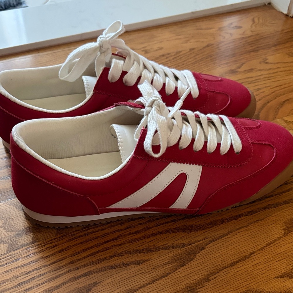 Steve Madden Red and White Sneakers EUC